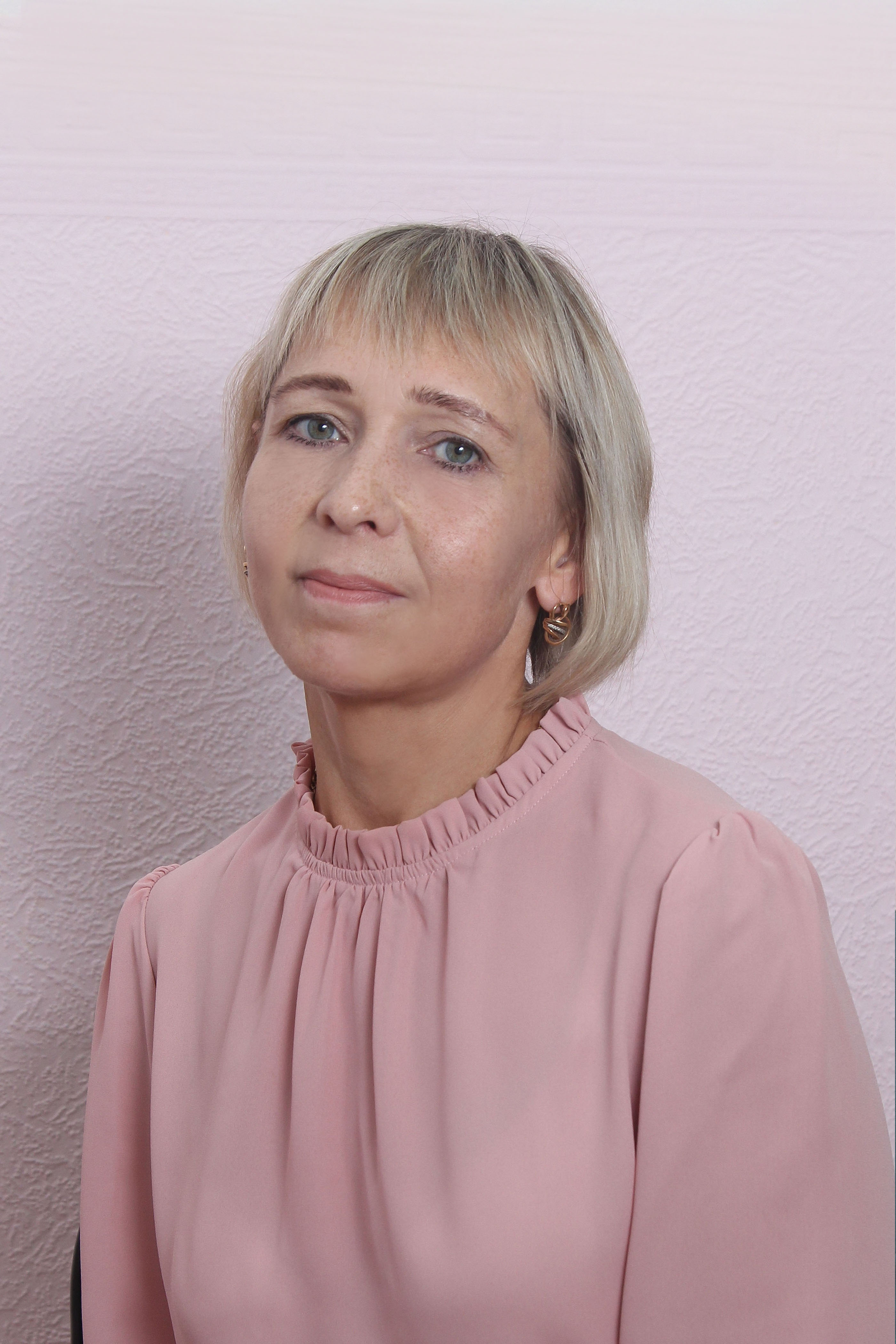 Толстоброва Елена Васильевна.